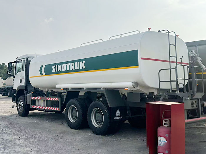 HOWO TX water sprinkler truck
