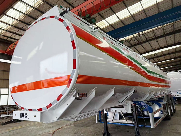 Lightweight Aluminum 45,000 L Fuel Tanker Semi-Trailer