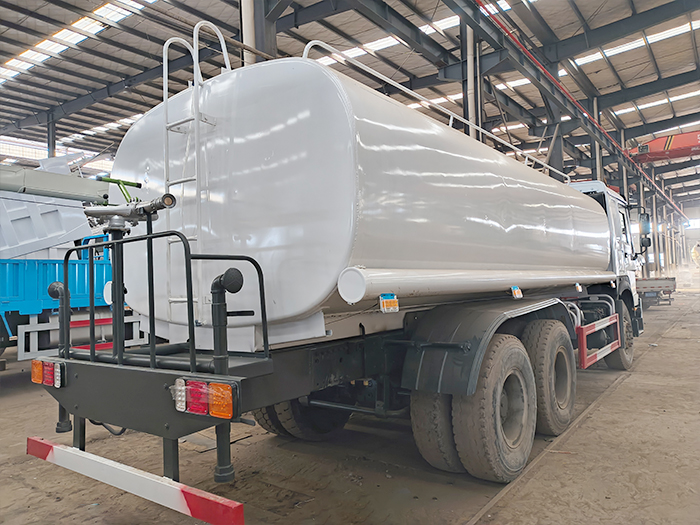 Used HOWO water sprinkler truck