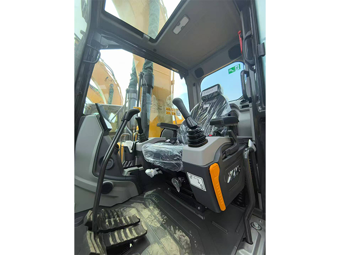 XCMG XE215C excavator 21 ton