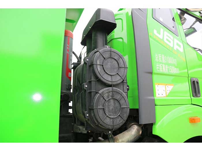 FAW J6P 8x4 dump truck