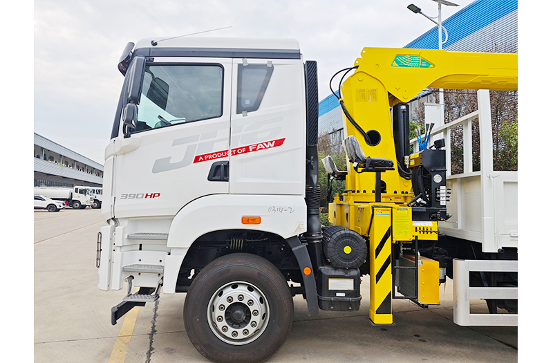 Heavy-duty crane truck 6×4 Heavy-duty crane truck 6×4