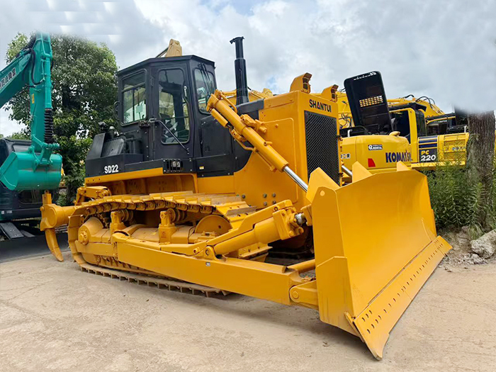 What is the operating weight of Shantui SD22?