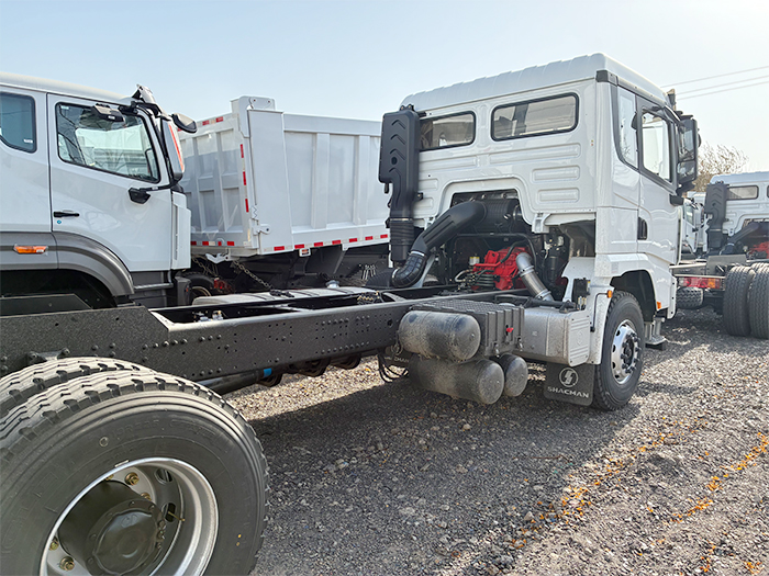 Shacman X3000 385HP 6×4 Chassis Truck