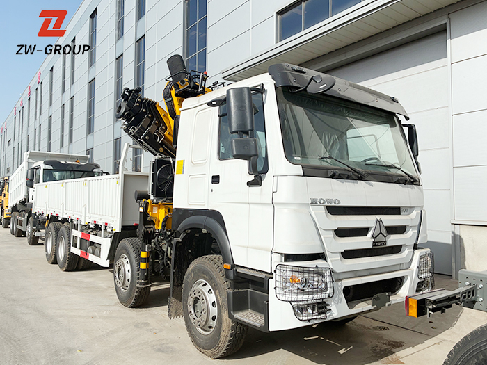 HOWO 8×4 Cargo Truck with XCMG Folding Boom Crane
