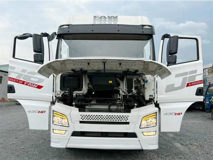 FAW JH6 Fuel-saving CNG 6×4 trailer head for Nigerian roads