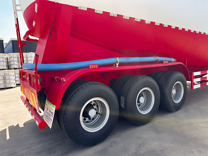 V type pneumatic dry bulk trailer