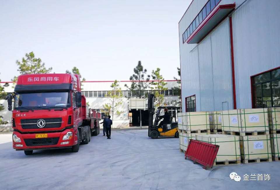 Busying delivery in Feilong factory