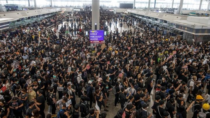 Офис связи Гонконга осуждает акты насилия в отношении путешественников с материка