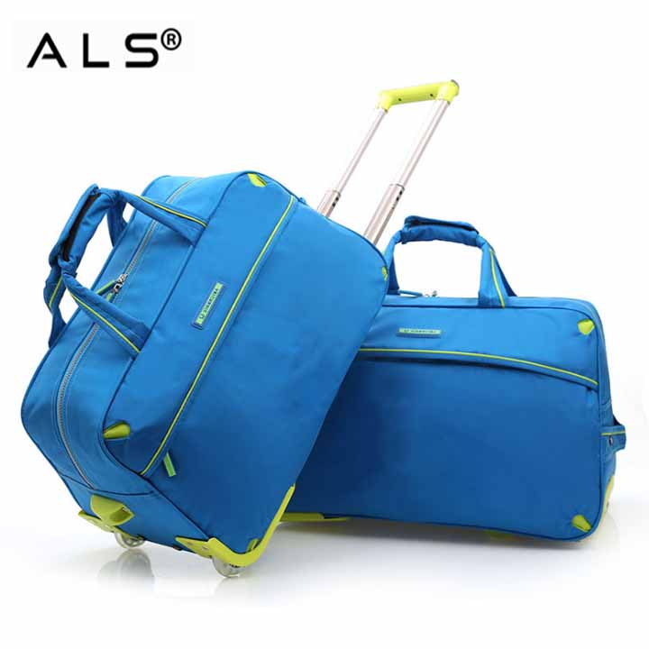 Багаж на тележке для путешествий в аэропорту