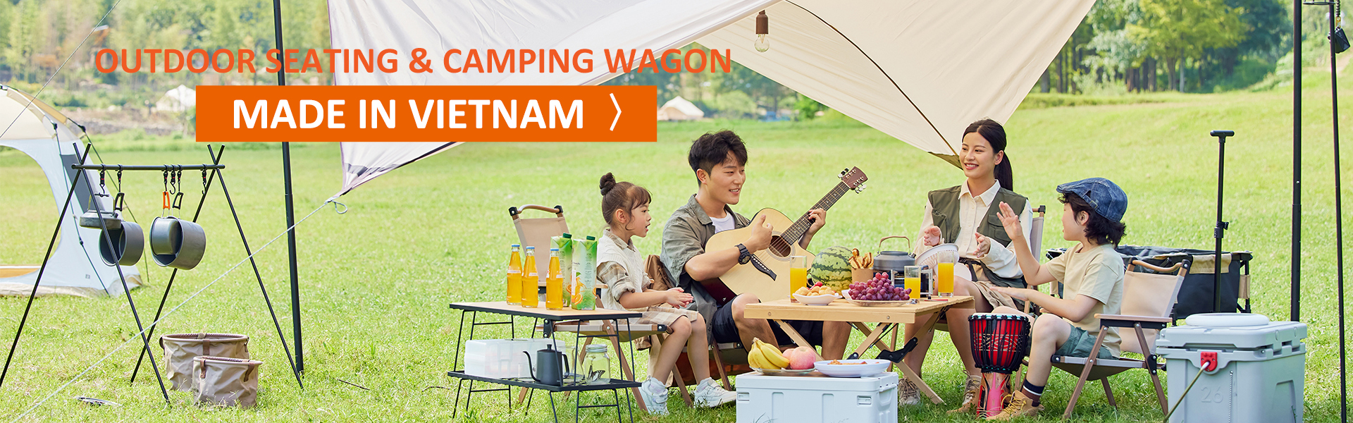 Carrozza da campeggio e posti a sedere all'aperto