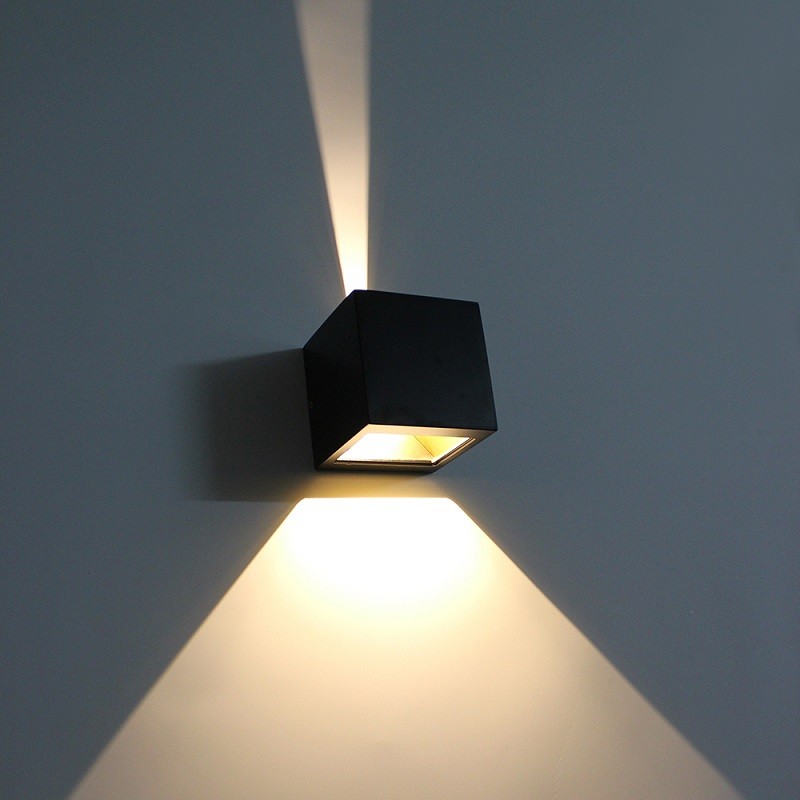 Суженный вверх широкий вниз светодиодный настенный светильник для дома