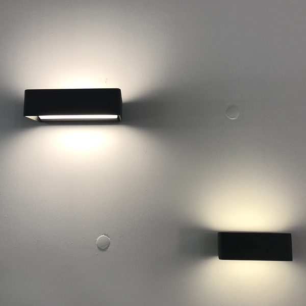 Luz de pared LED de nuevo diseño para exteriores arriba abajo