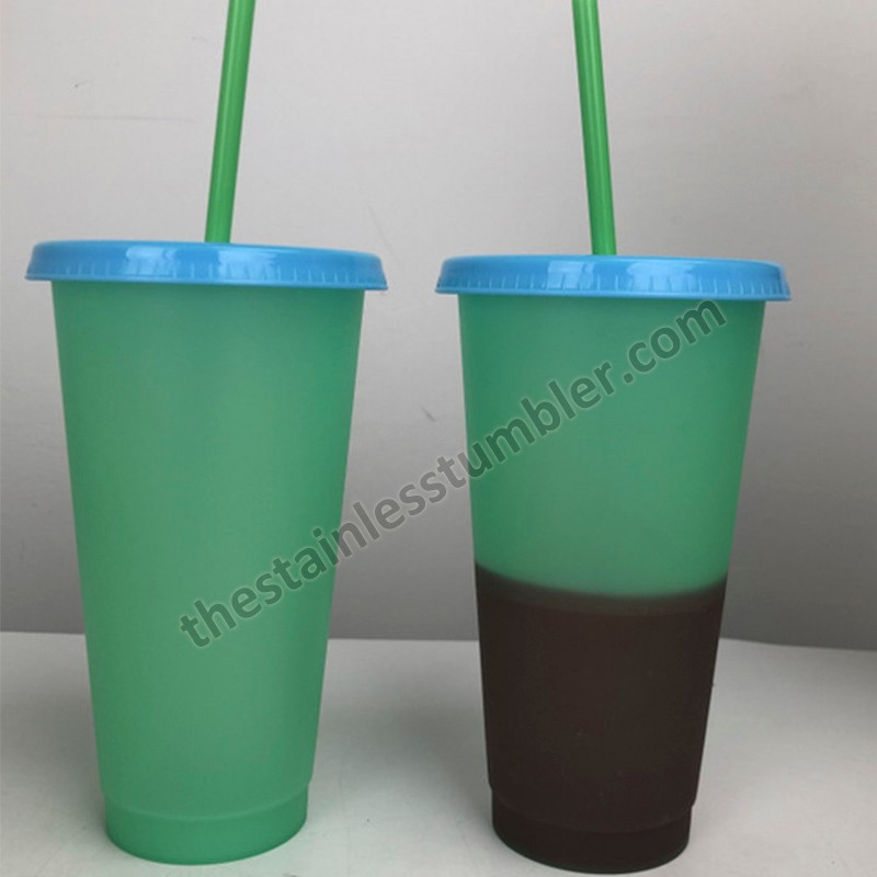 Китай 24 унции меняющих цвет пластиковых стаканчиков, ассорти из разноцветных кружек с крышкой и соломкой, производитель