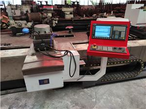 Máquina para hacer muescas y marcas CNC con dispositivo de centrado automático
