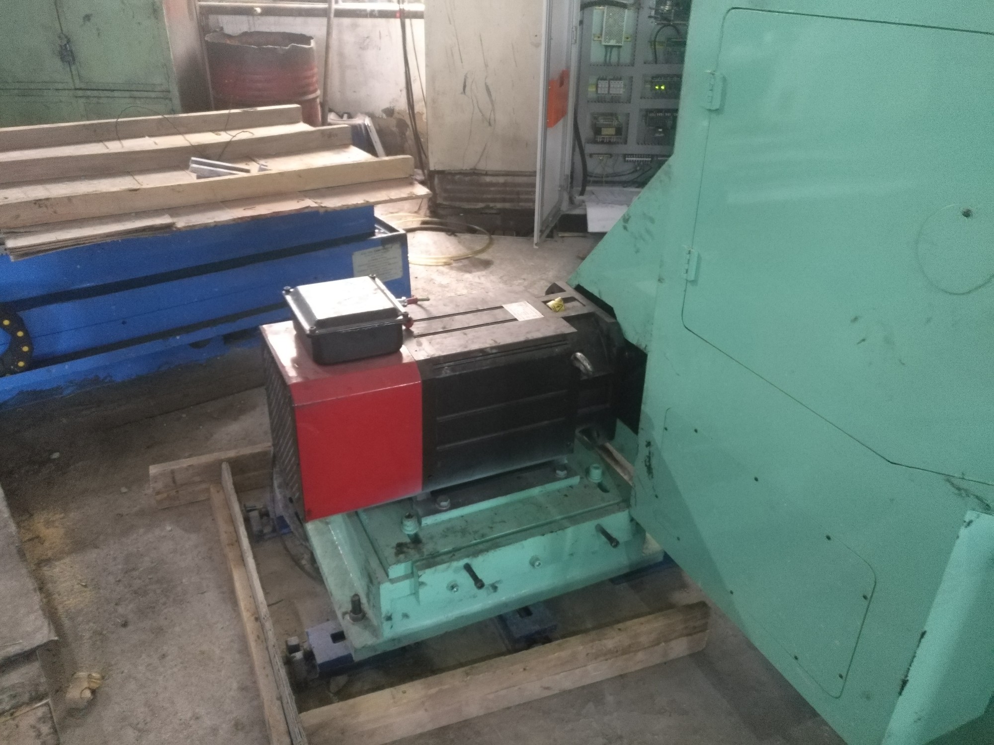 Máy tiện quay Cnc