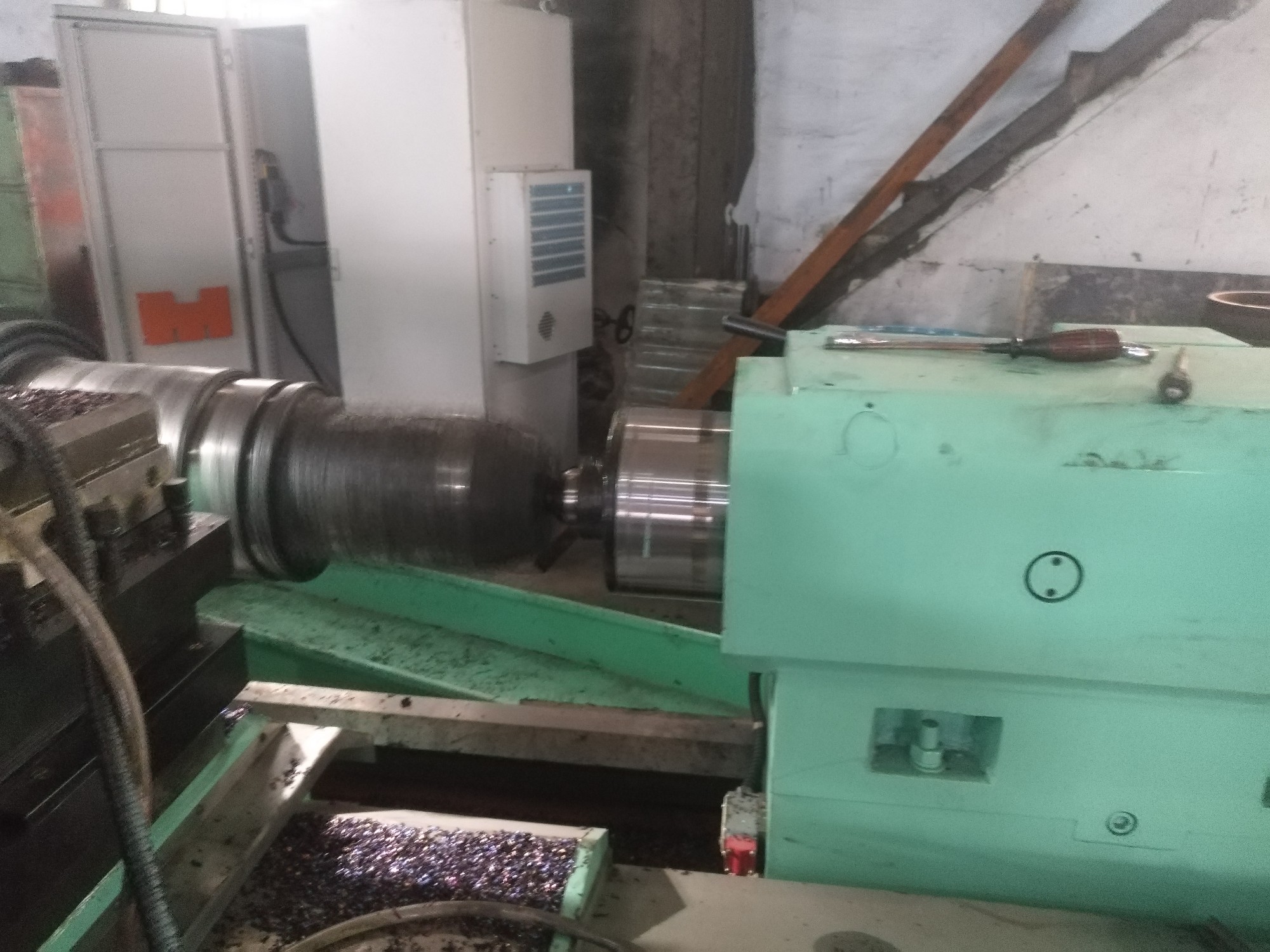 Máy tiện trục lăn Cnc 