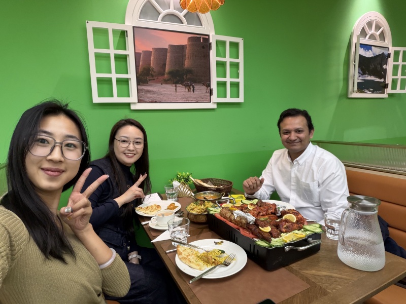 EMT Team Visits Client in Shanghai for Strategic Business Discussion and Cultural Exchange！