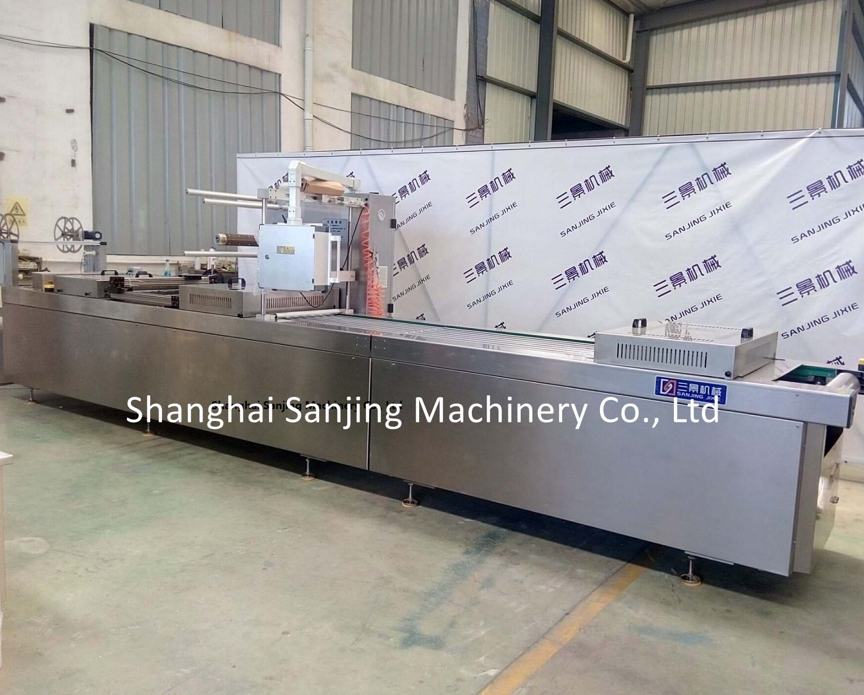 Salmon thermoforming packaging machine