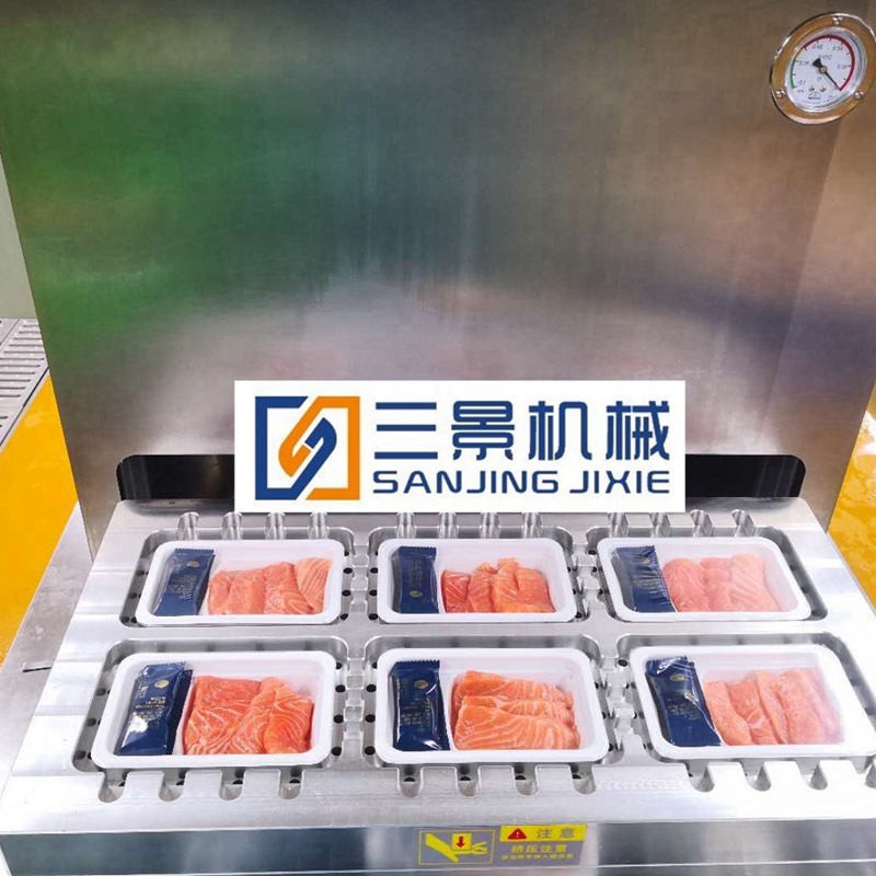 Salmon fillets MAP packaging in tray sealing