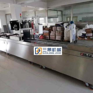 Vakuumverpackungsmaschine zum Thermoformen von Rindfleisch