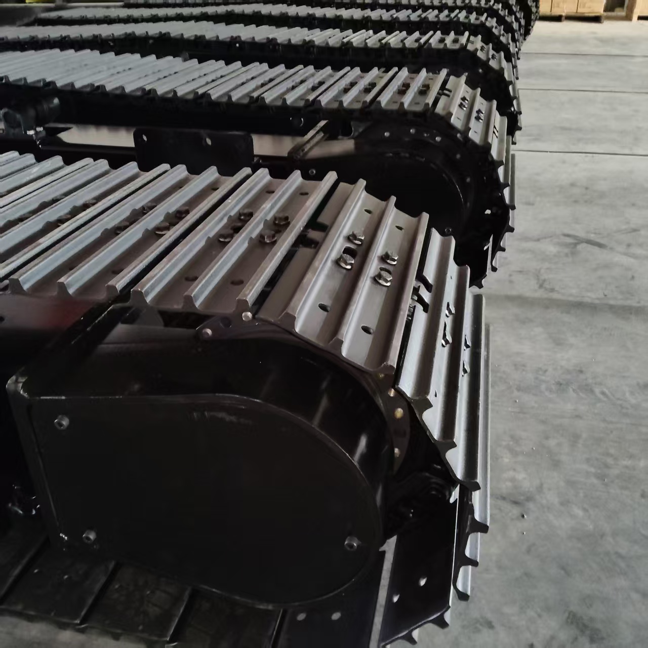 QDST-18T 18-Ton Unpowered Steel Track Chassis Assembly