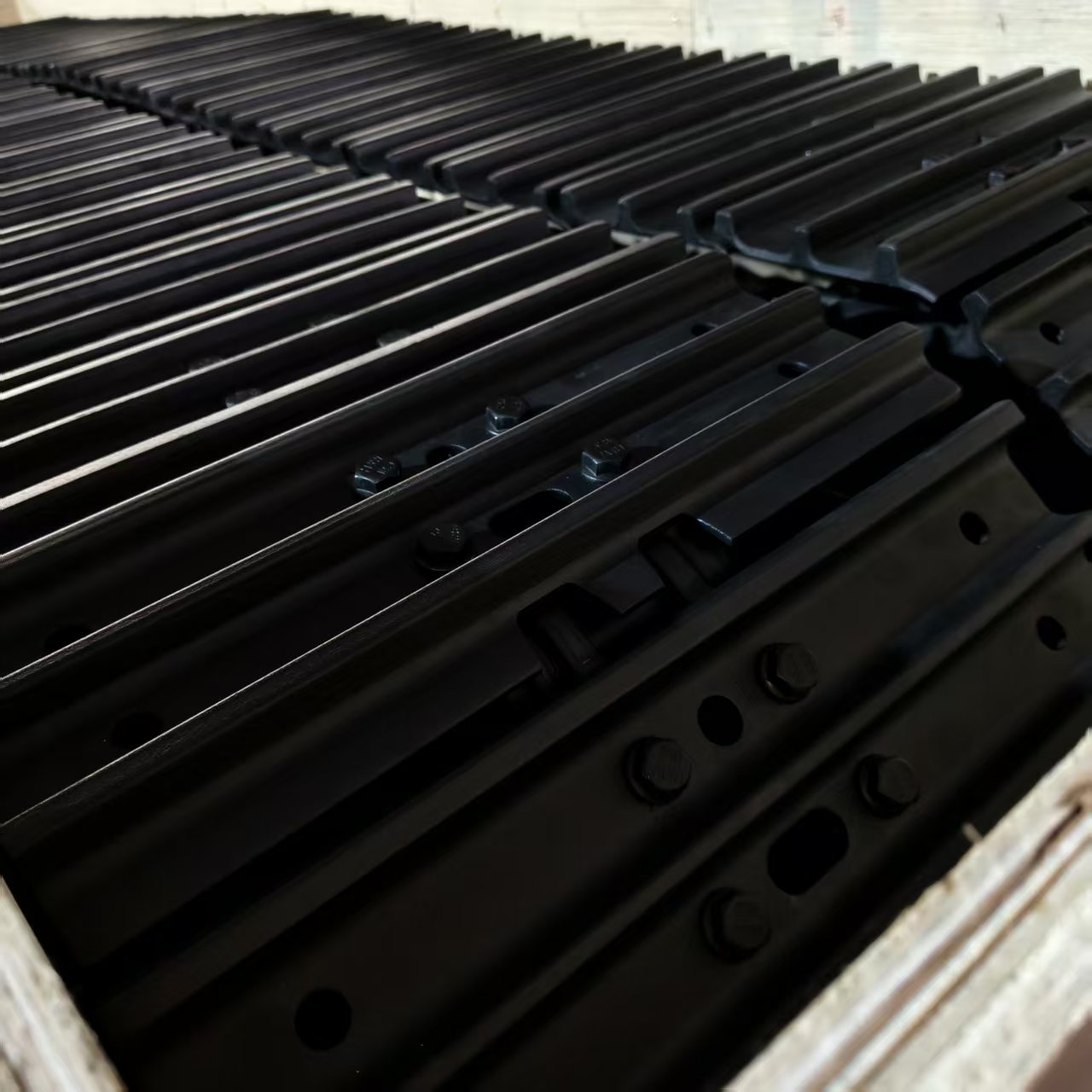 QDST-18T Modular Single-Side Steel Track Chassis