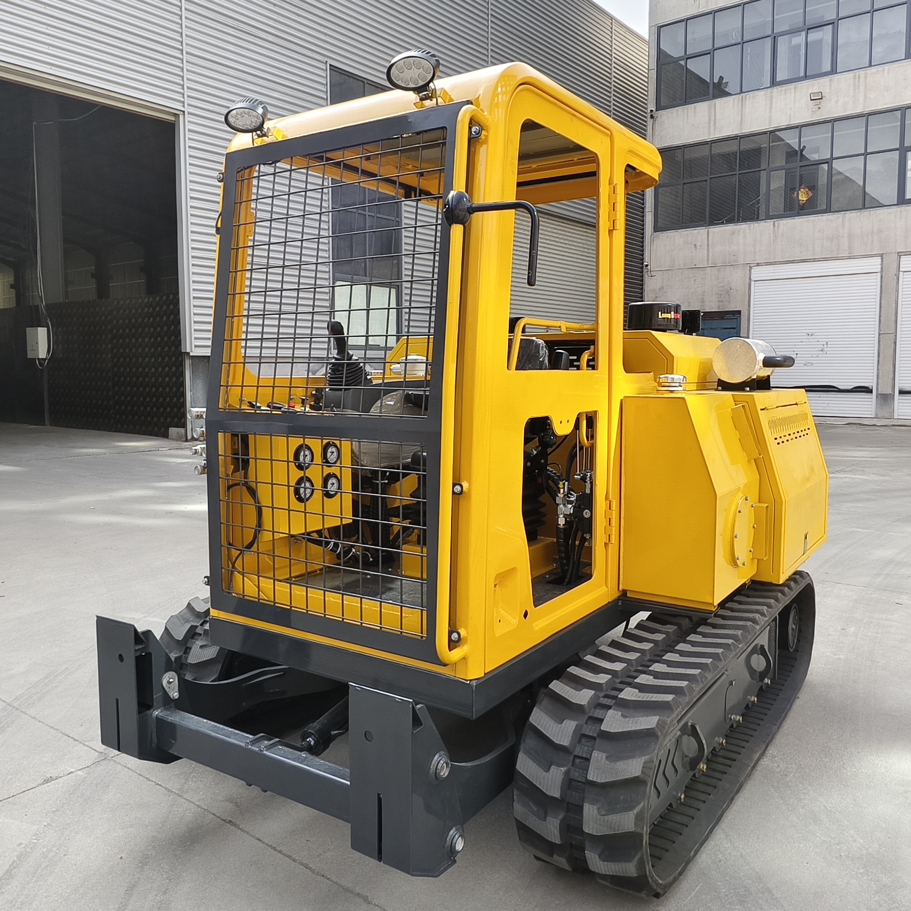 QINDING New All-Terrain Crawler Engineering Machine Launched
