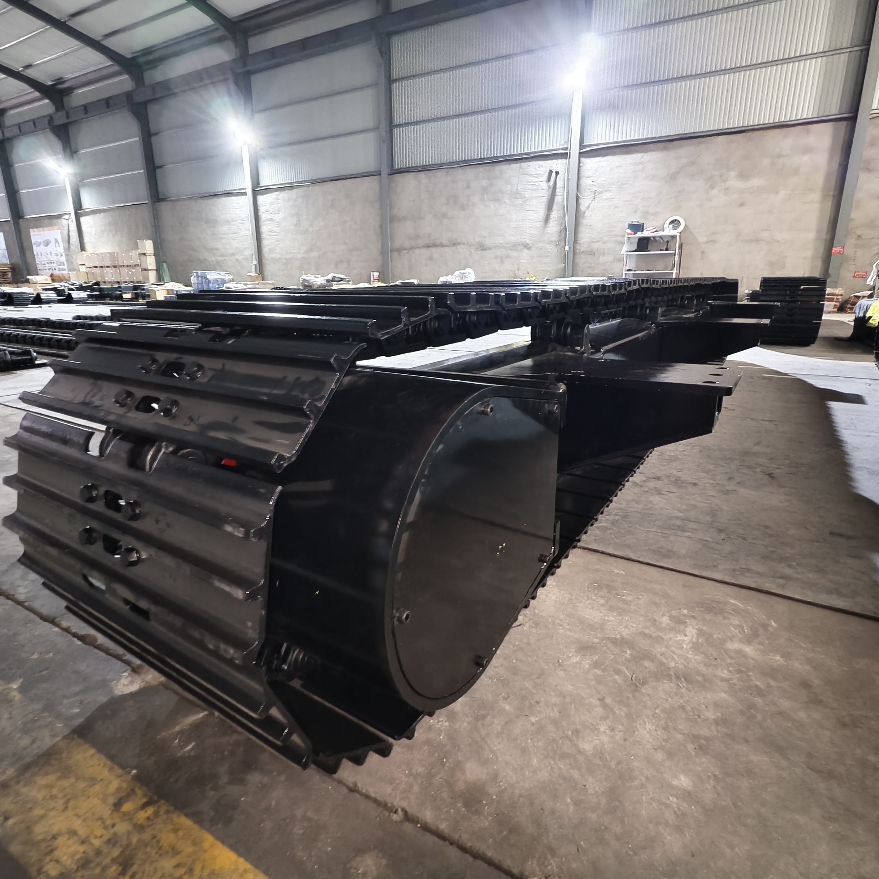 Qinding Machinery’s 20-Ton Steel Track Chassis with Side Frames Officially Assembled