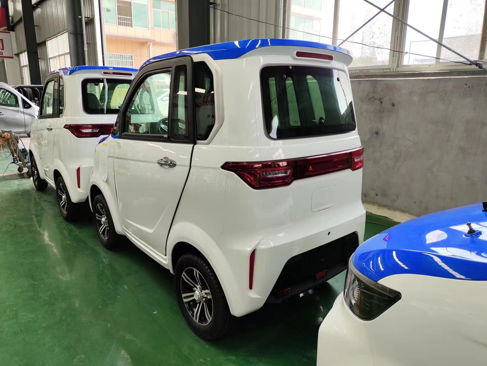 Китай Сделано в Китае Дешевая цена Электрический четырехколесный аккумуляторный автомобиль для продажи, производитель