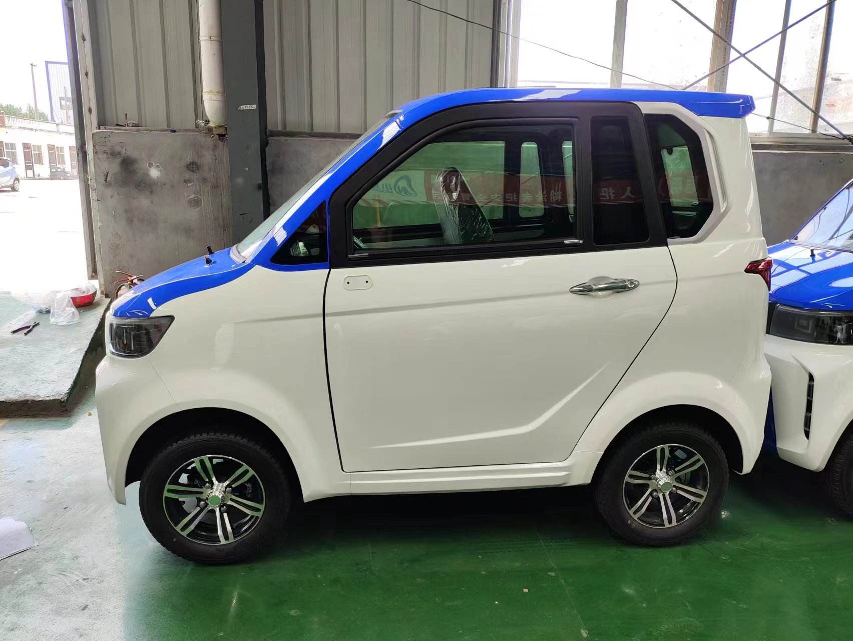 Carro elétrico com bateria de quatro rodas feito na China barato para venda