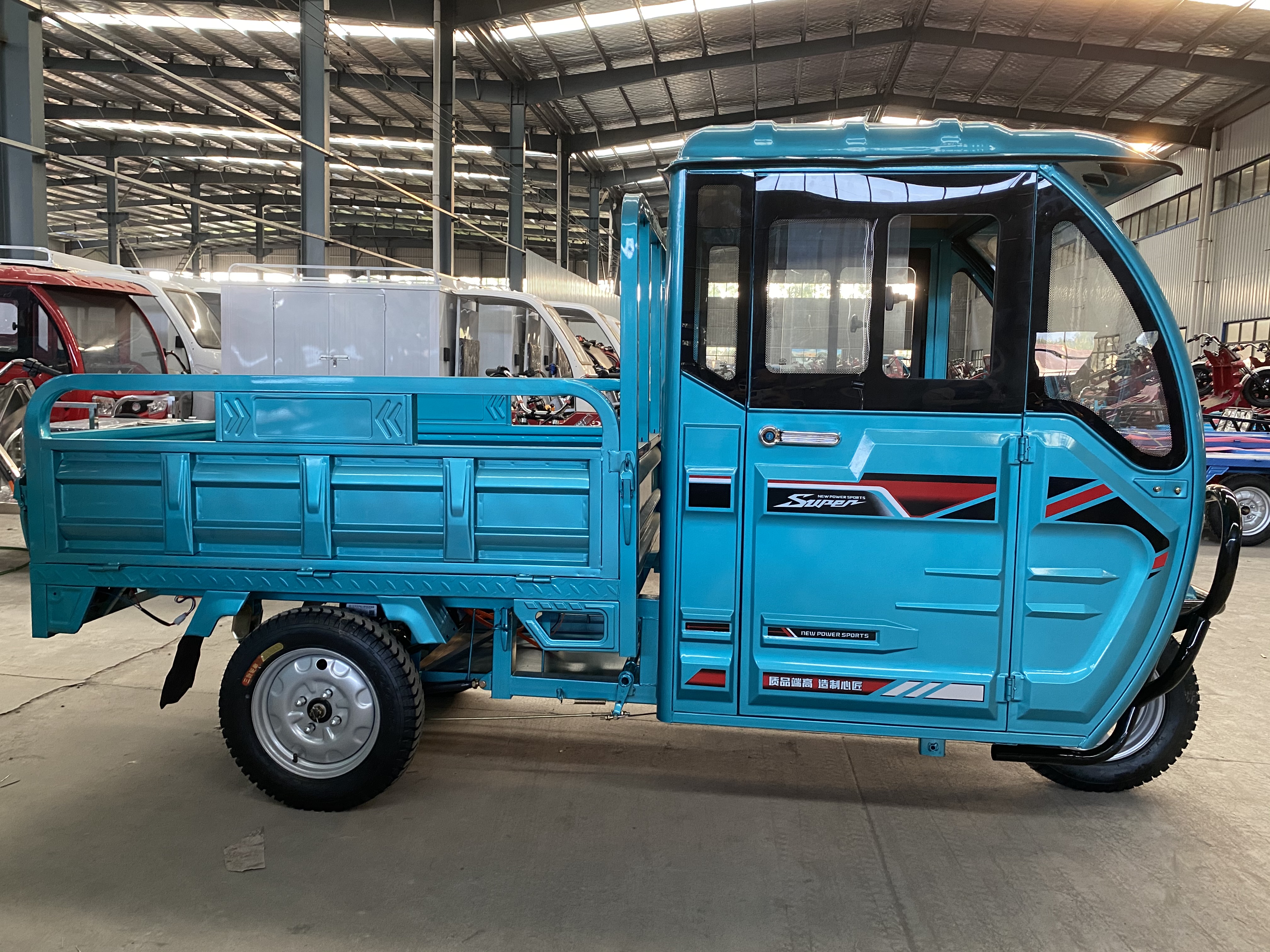 Китай Грузовой электрический трехколесный грузовик с чистой электрической грузоподъемностью, производитель