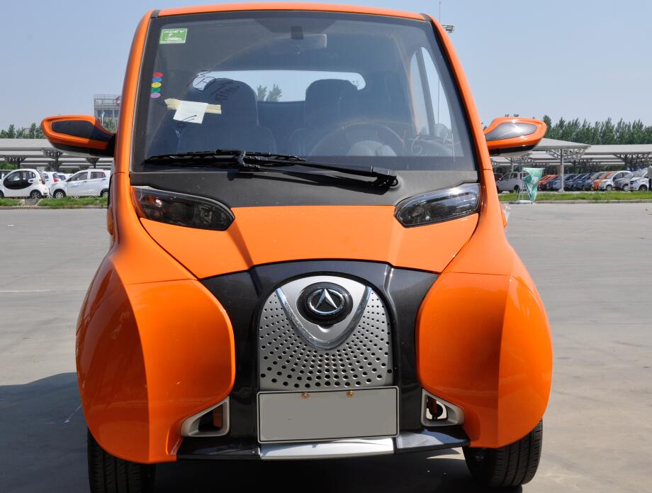 Closed mini four-wheel electric vehicle Double door new energy electric vehicle