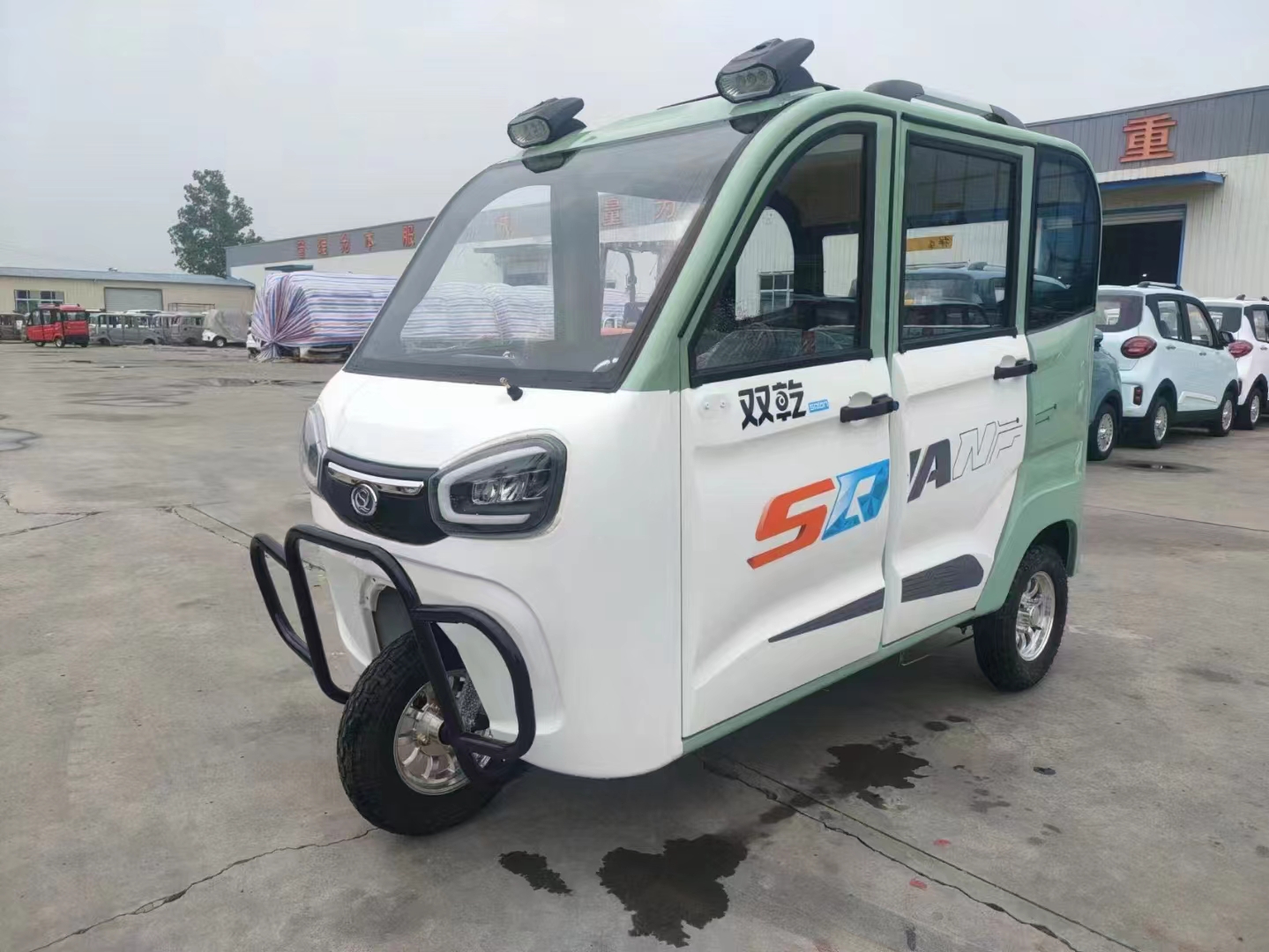Китай Четырехдверный четырехместный электрический трехколесный велосипед., производитель