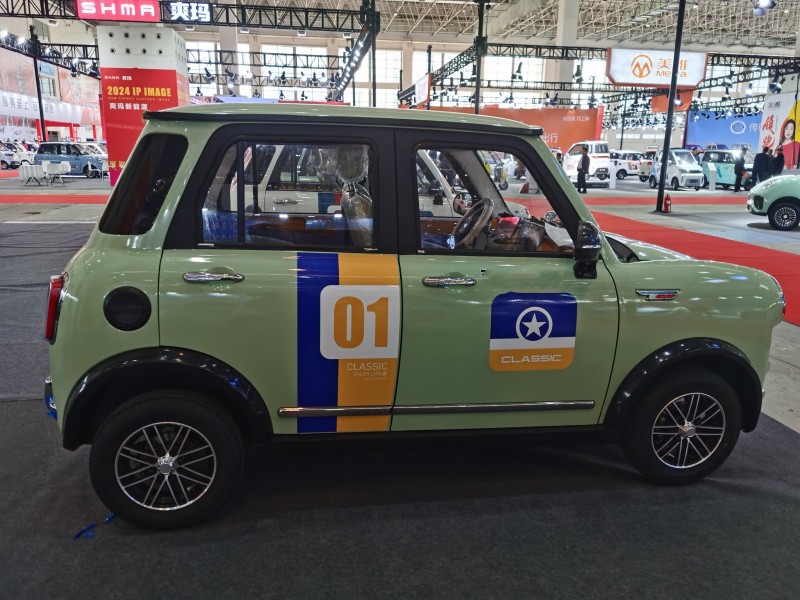 Китай Фуринка 2024 новый электрический мини-автомобиль в стиле ретро, производитель