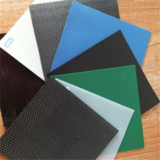Single rough surface geomembrane