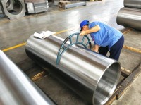 Odlévací ocelová cívka používaná ve válcovně měděných pásů v neželezném průmyslu