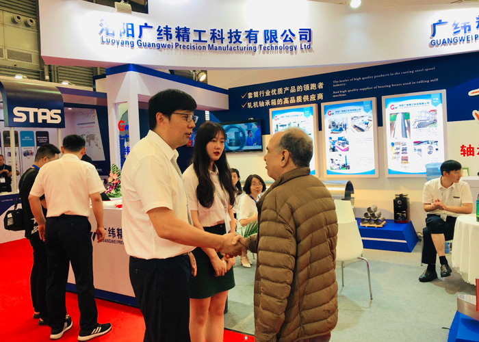 gerente general en la Exposición Internacional de la Industria del Aluminio de China