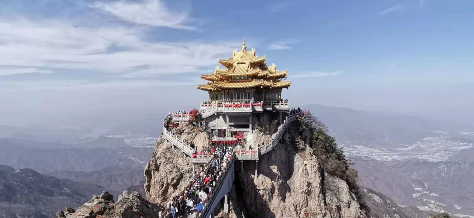 Female Employees Celebrate the Festival At Laojun Mountain