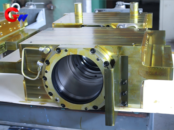 Lagerlådan för stödvalsen på transmissionssidan av varmvalsverket