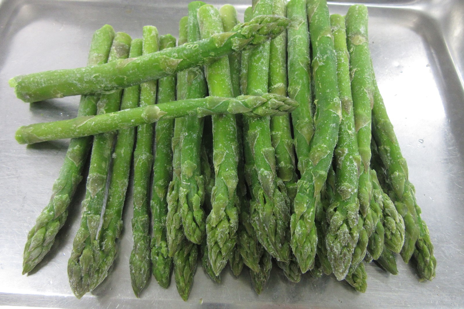 raccolto estivo Asparagi verdi congelati