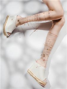 Zapatos de cuña blanca con punta abierta y pantorrilla