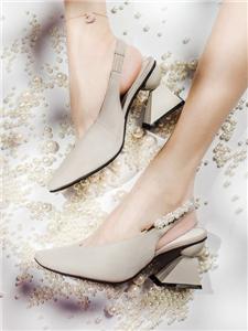 Tacones cuadrados grises de piel de niño