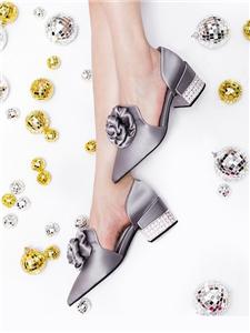 Zapatos ahuecados de satén sardina