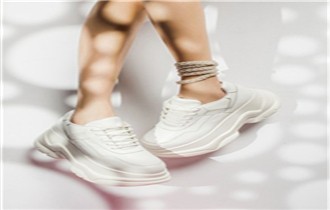 Was Hosen für den Sommer Turnschuhe