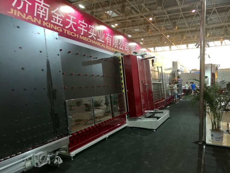 شاركت KING TECH في معرض الصين الدولي 28 لتكنولوجيا صناعة الزجاج في عام 2017