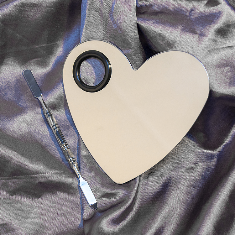 Low MOQ Heart-shape Foundation Paint Make Up Mixing Palette