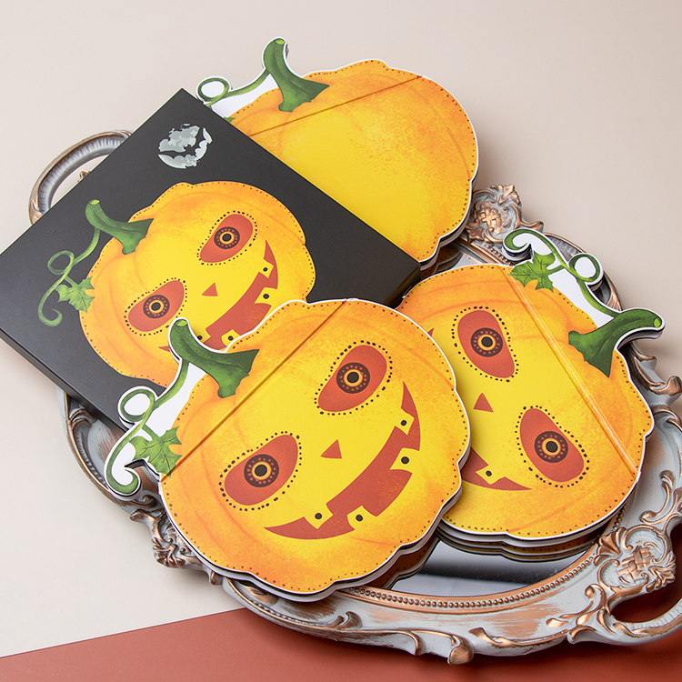 7-pan Halloween Pumpkin Shaped Pigmented Makeup Eyeshadow Palette Custom