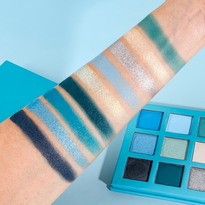 Mini powder eyeshadow palette