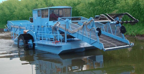 Water Plants Harvester In River And Lakes Factory
